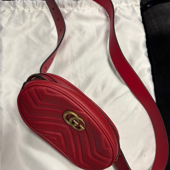 Gucci hot red Marmount belt bag! This hot mama is barely worn and super hot! - Picture 3 of 8